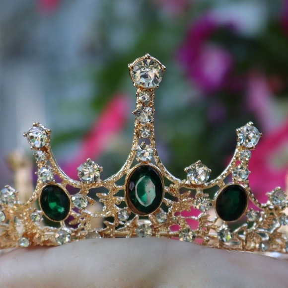 ??HOST PICK!! ?? Imperial Emerald Green Crystal Embellished Gold Crown ??✨